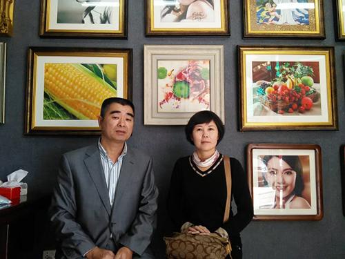 一畫家用一幅畫換來兩塊戈壁石，專家鑒定說是國寶級