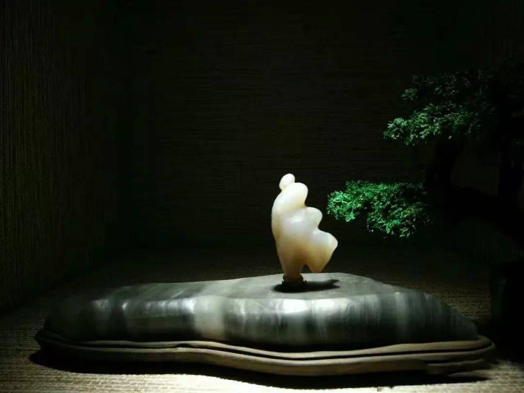 怎樣評(píng)估奇石的價(jià)格_奇石真實(shí)成交價(jià)_怎樣估價(jià)奇石