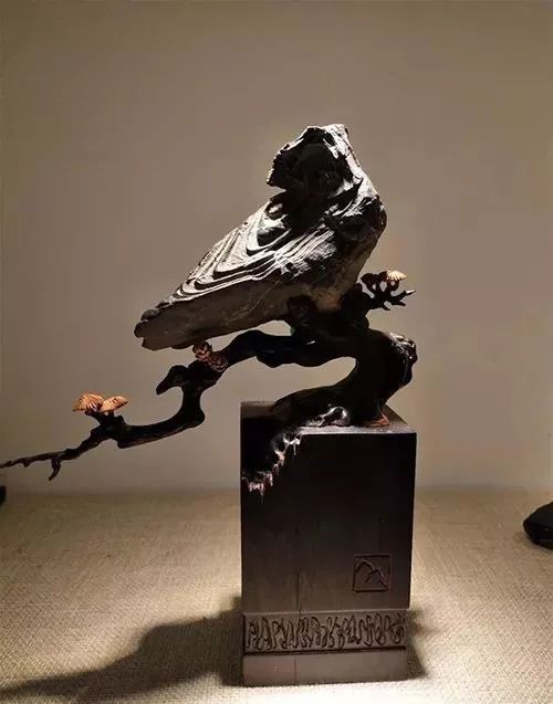 不知道該怎么給自己的石頭配座？各種精美底座任你參考、挑選！