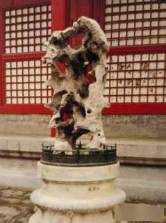 御花園三奇石是哪三種_御花園的石頭_御花園奇石是什么材質
