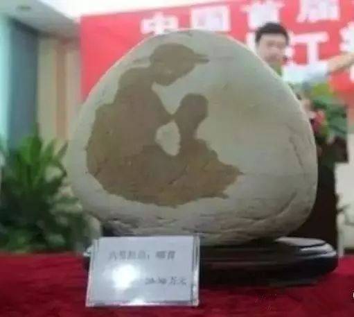 靈璧石最高拍賣成交價(jià)_靈璧石拍賣會(huì)拍了八百多萬(wàn)_靈璧奇石拍賣